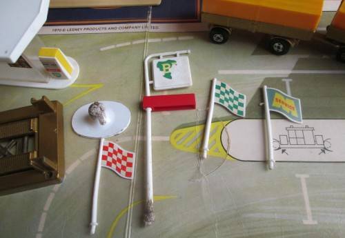 1970 SERVICE STATION FORECOURT MADE IN ENGLAND LESNEY - RAKV/5