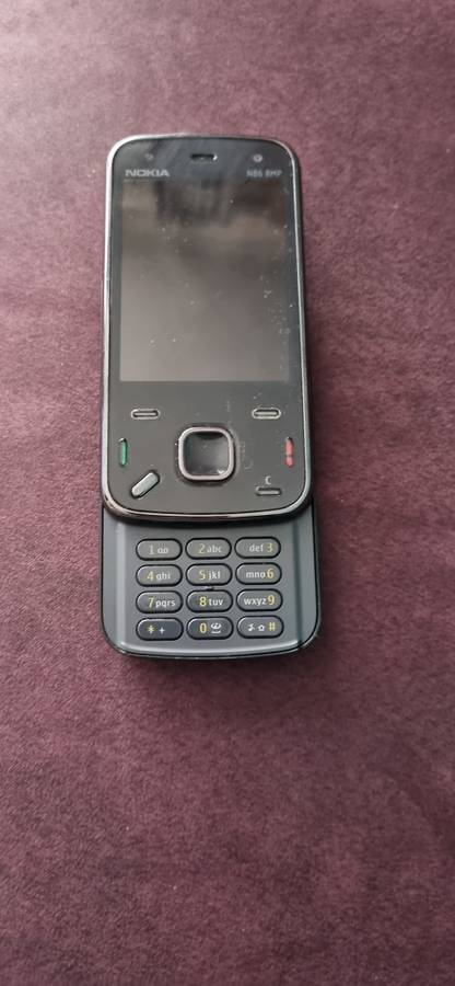 Nokia N95. Phone works. needs new battery