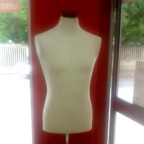 MALE TORSO DISPLAY MANNEQUIN.
