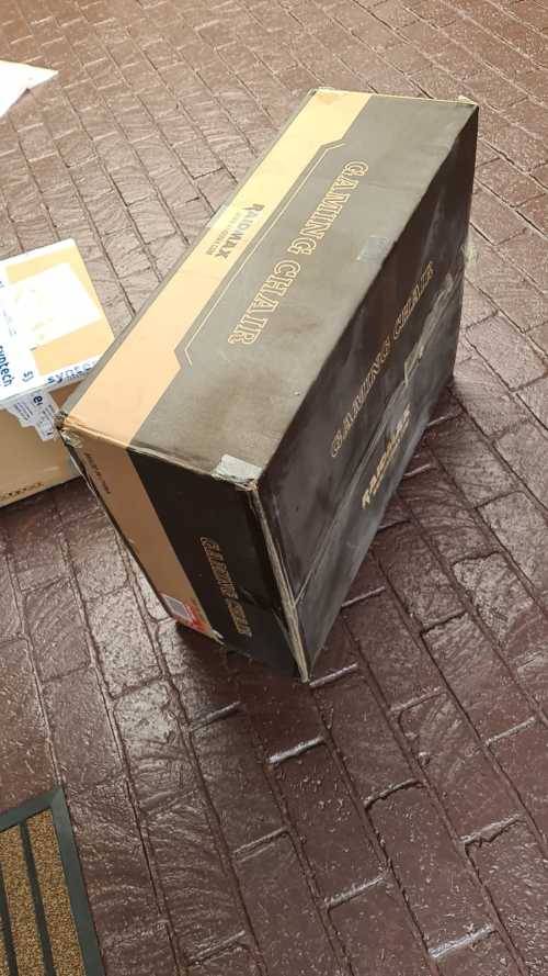 ***LATE ENTRY*** Fabulous GAMING CHAIR RAIDMAX MUST HAVE (NEW SEALED)