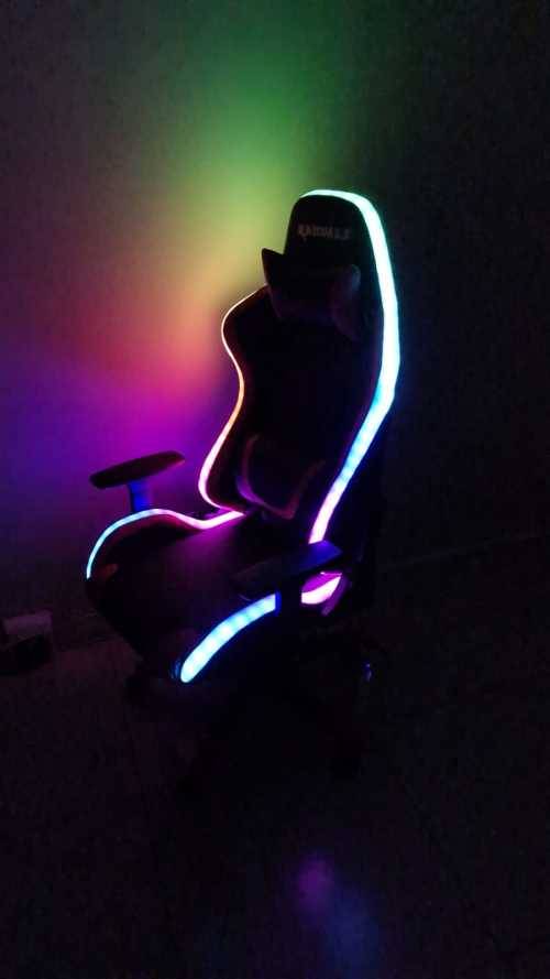***LATE ENTRY*** Fabulous GAMING CHAIR RAIDMAX MUST HAVE (NEW SEALED)