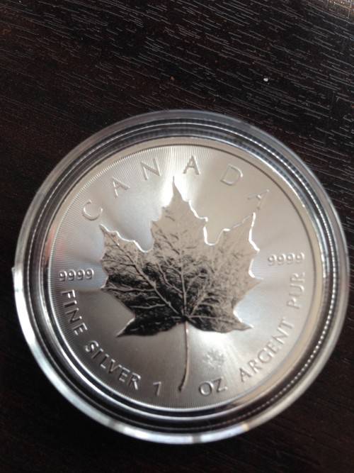 2020     CANADIAN MAPLE     1oz   .999.9%    .PURE SOLID SILVER...