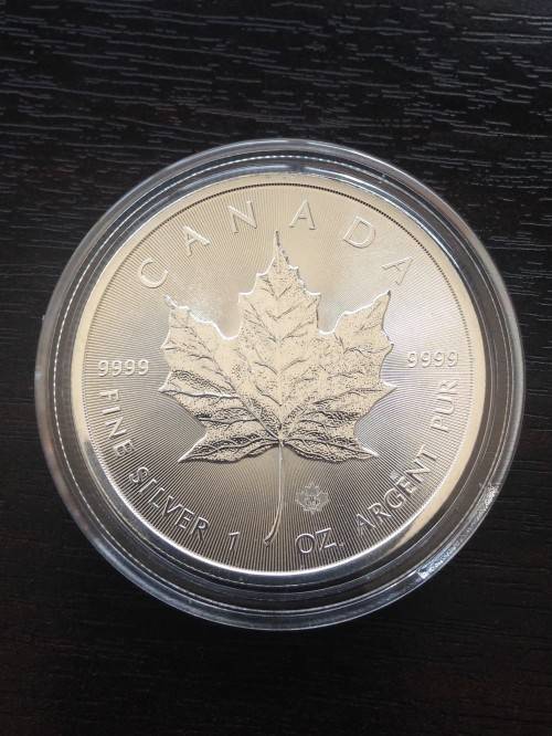 #  QUITE RARE  #   2014   CANADIAN MAPLE LEAF   1oz   .999.9%    .PURE SOLID SILVER