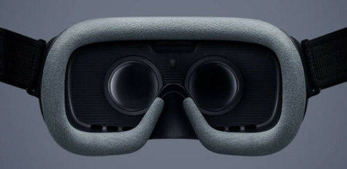 SAMSUNG GEAR VR2 (SM-R323) HEADSET WITH BLUETOOTH REMOTE (BRAND NEW)