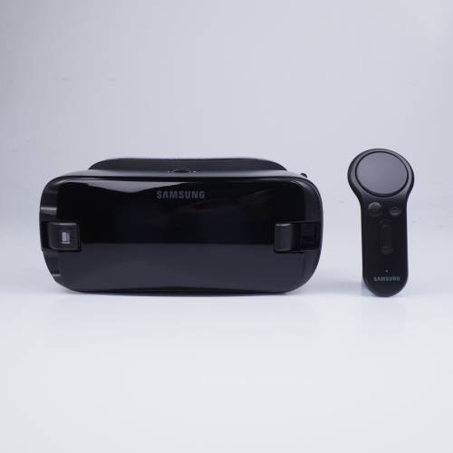 Samsung Gear VR with Controller- SM-R325