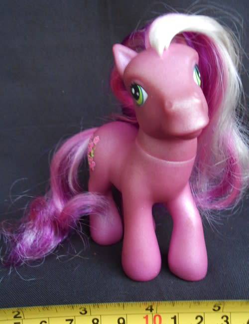 collectable My Little Pony vintage Cherry Blossom G3 Rare find