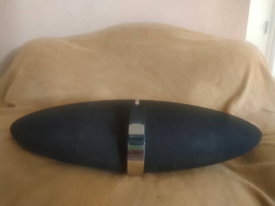 Bowers & Wilkins Zeppelin Air iPod speaker with Apple airplay, remote control included
