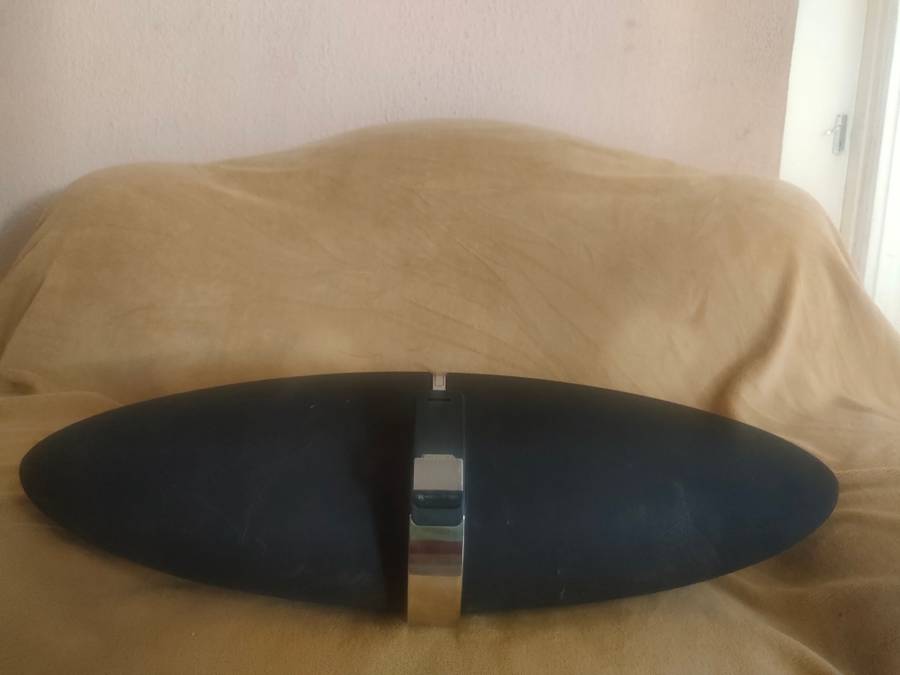 Bowers & Wilkins Zeppelin Air iPod speaker with Apple airplay, remote control included