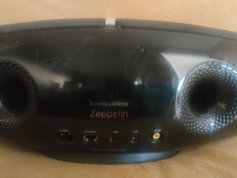 Bowers & Wilkins Zeppelin Air iPod speaker with Apple airplay, remote control included