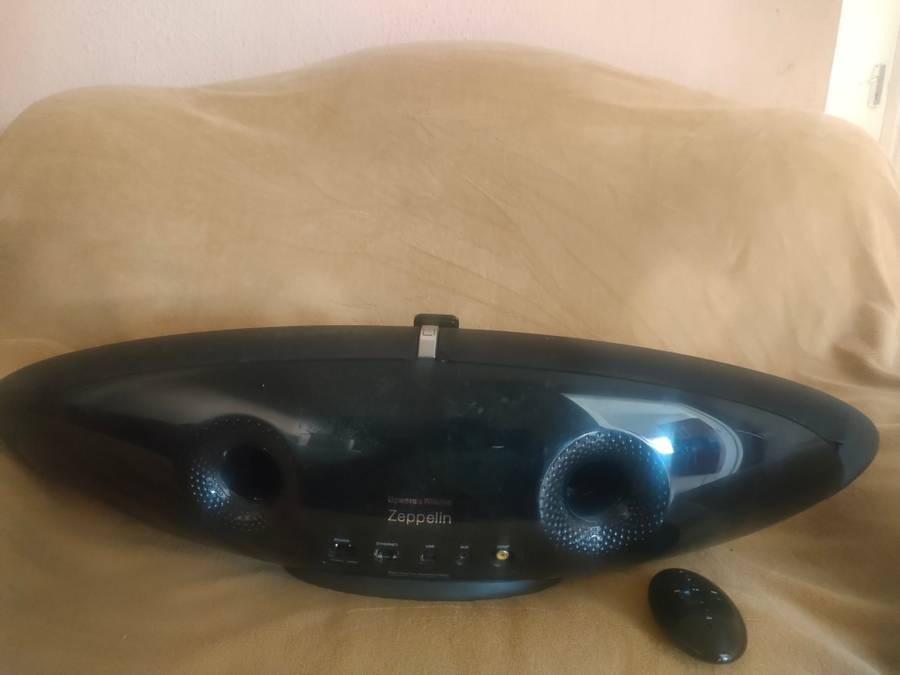 Bowers & Wilkins Zeppelin Air iPod speaker with Apple airplay, remote control included