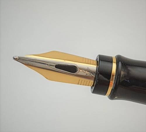 Waterman of Paris Expert MK1 Fountain Pen. In Like New Condition. Stunning Burgundy Colour.