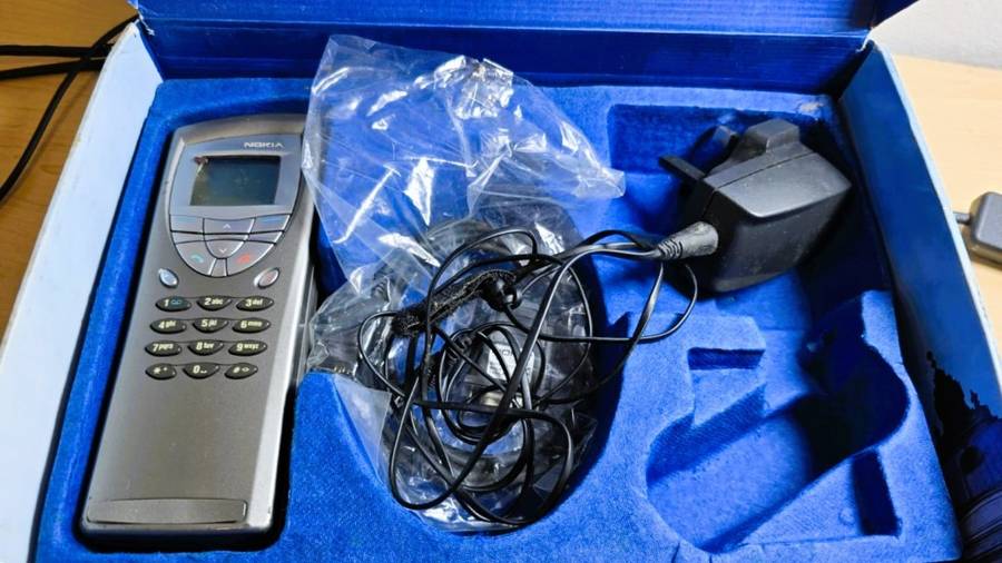 Nokia 9210i Communicator Cell phone 2003 vintage state of the art full keypad still in box-READ!!