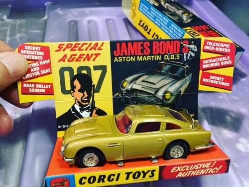CORGI 261 James Bond Aston Martin DB5 2020 anniversary reissue - mint in box