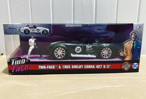 Batman TWO FACE figure and Shelby Cobra carboxset - Jada Toys