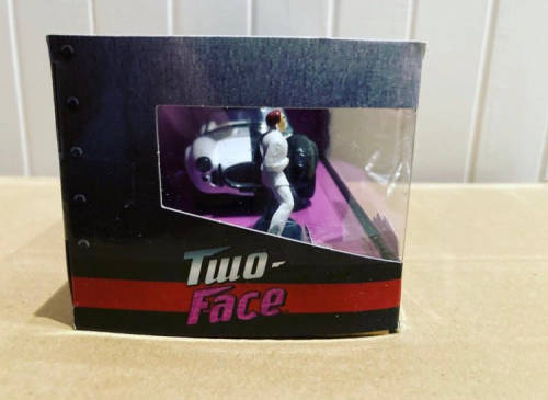 Batman TWO FACE figure and Shelby Cobra carboxset - Jada Toys