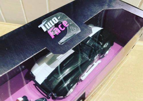 Batman TWO FACE figure and Shelby Cobra carboxset - Jada Toys