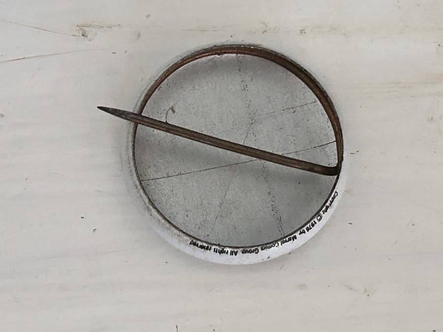 Marvel Comics 1976 Bronze Age CAPTAIN AMERICA pin badge - 100% original and licensed item. Imported