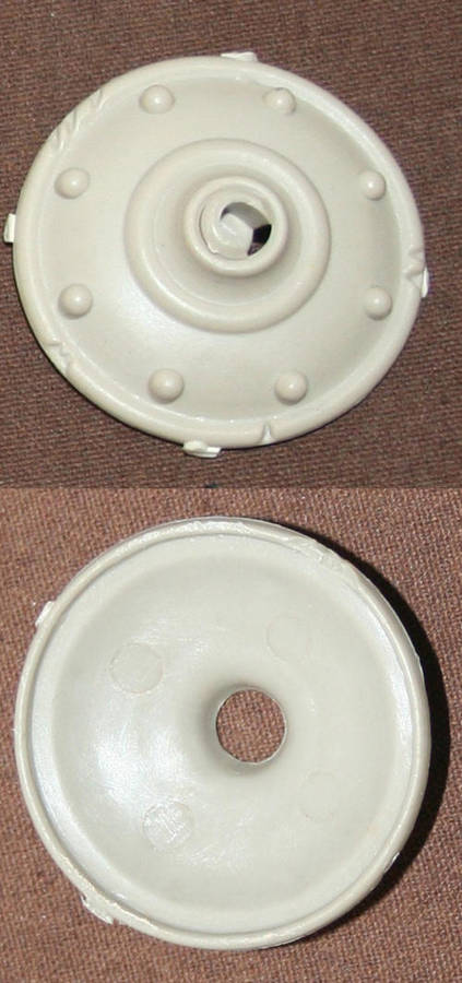 DARK BEIGE SHIELD Castle Grayskull weapons from He-man Masters of the universe - 1982 31 years old!