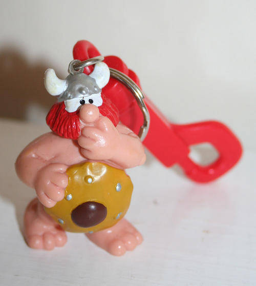 HAGAR THE HORRIBLE rubber figure NAKED BEHIND SHIELD - excellent condition
