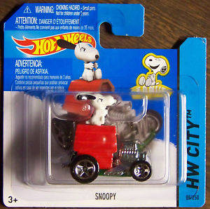 HotWheels THE SNOOPY MOBILE - as featured in THE PEANUTS TV SHOW - mint on card
