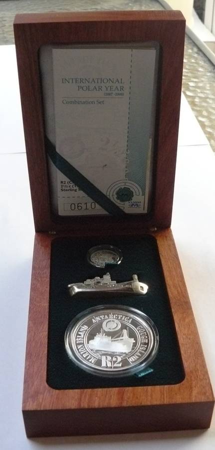 ** 2008  Inter. Polar Year - Sterling Silver Combo Set (R2, 2 1/2c ) in Wooden Box Mintage 724
