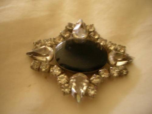 brooch with black stone