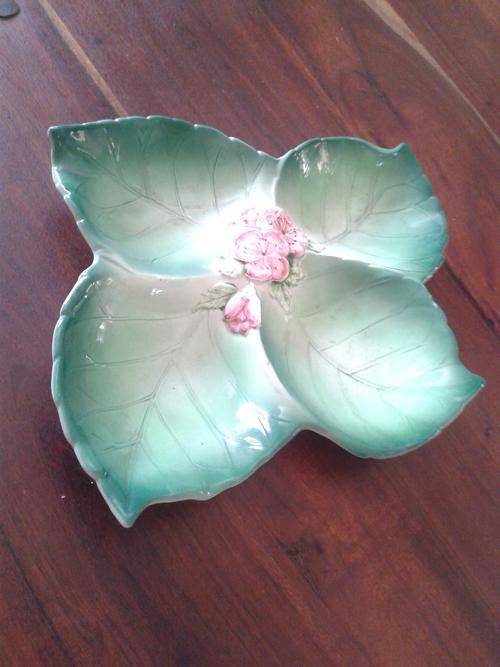 4 pedal  shaped  serving bowl