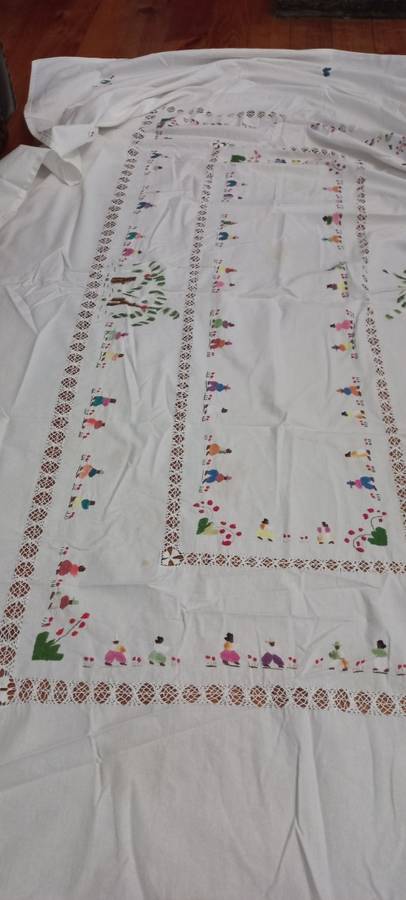 Hand embroidery table cloth vintage with servettes