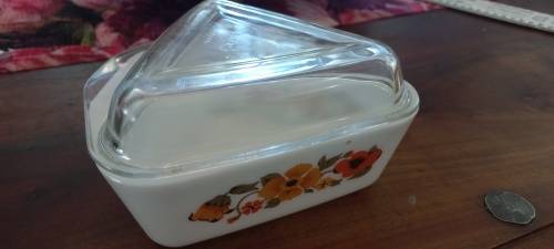 Pyrex triangle bowl with lid milk glass