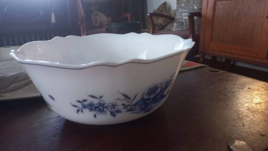 arcopal france scalloped bowl blue flowers,