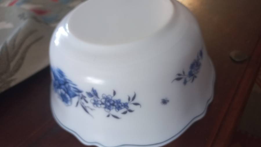 arcopal france scalloped bowl blue flowers,
