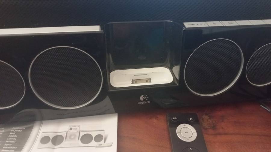 logitech pure-fi anywhere 2 ipod docking station