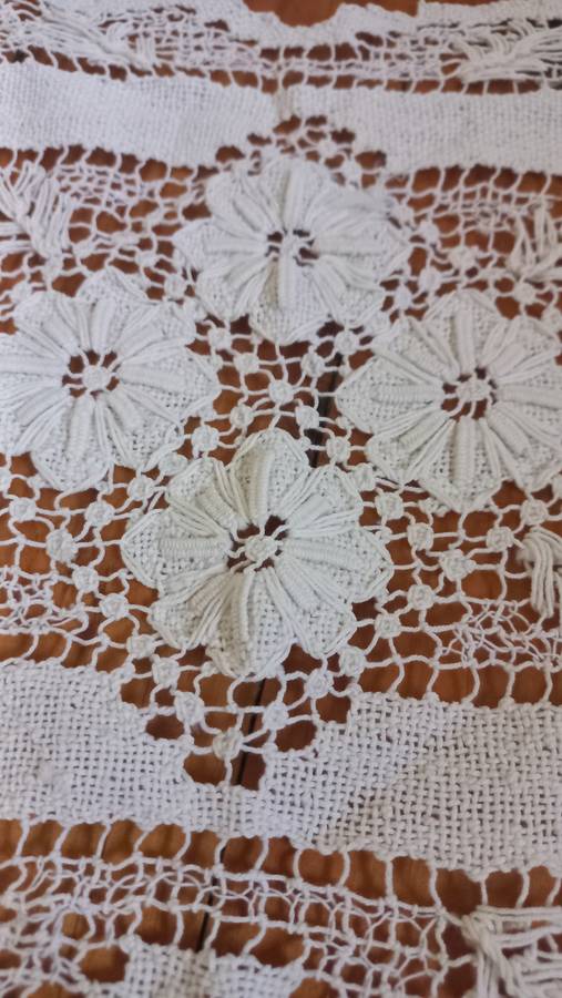Vintage handmade lace cloth cream