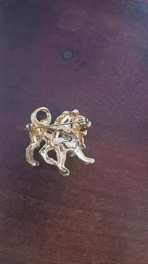 Vintage brooch lion