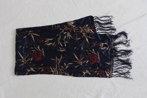 *SALE - 50% OFF!* VINTAGE 100% SILK CHINESE NAVY BLUE BAMBOO PRINT FRINGED SCARF