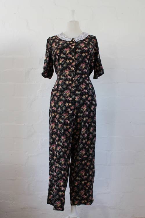 VINTAGE LACE COLLAR BLACK FLORAL PRINT JUMPSUIT CATSUIT - SIZE 14