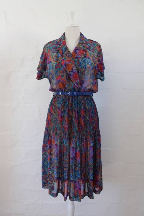 VINTAGE PLEATED RED BLUE PRINTED BELTED DAY DRESS - SIZE 12