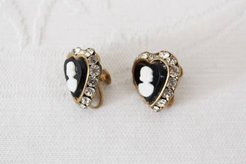 VINTAGE HEART CAMEO BLACK WHITE RHINESTONE SCREW EARRINGS
