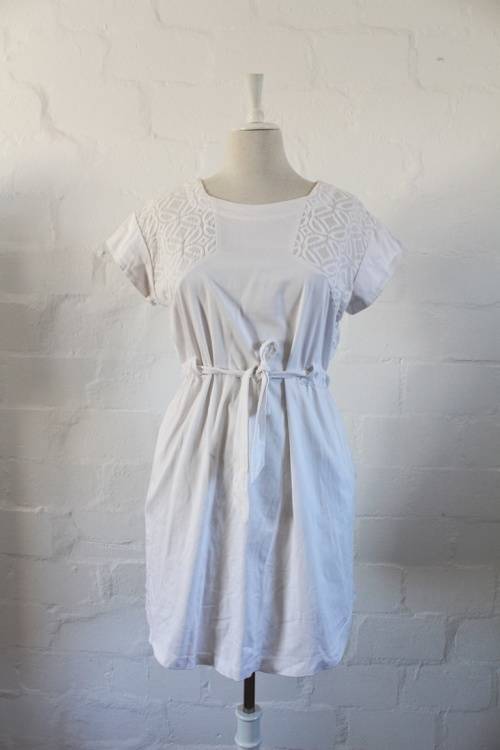 JANE SEWS DESIGNER WHITE EMBROIDERED TIE WAIST DRESS - SIZE 14