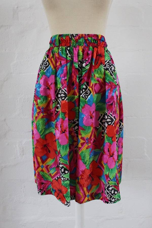 VINTAGE TROPICAL FLORAL PRINT PINK GREEN CULOTTES SHORTS - SIZE 8