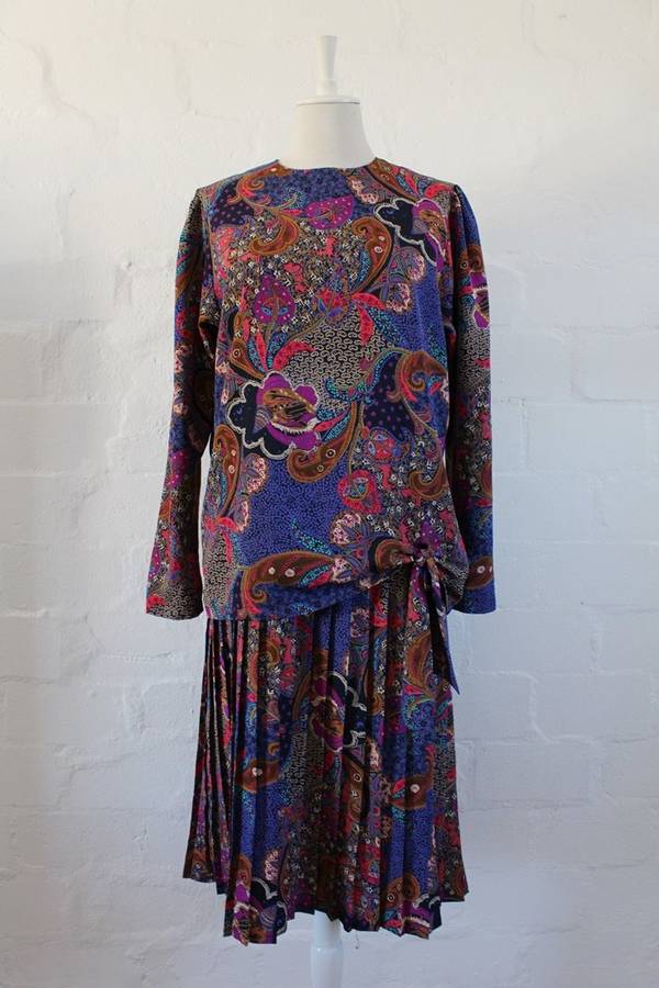 VINTAGE FLORAL PAISLEY PRINT PURPLE DROP WAIST PLEATED LONG SLEEVE DRESS - SIZE 12