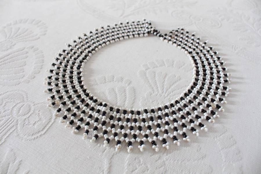 VINTAGE BLACK WHITE BEADED COLLAR NECKLACE