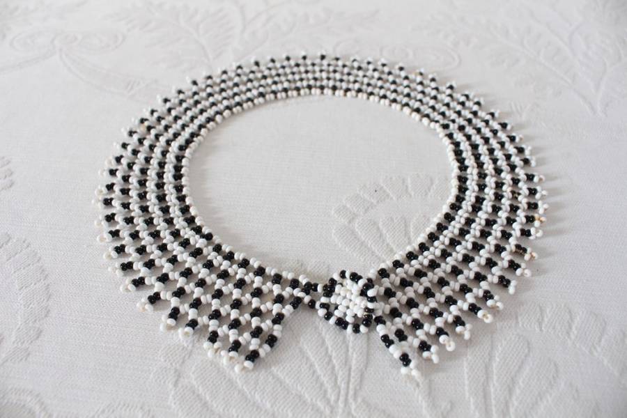VINTAGE BLACK WHITE BEADED COLLAR NECKLACE