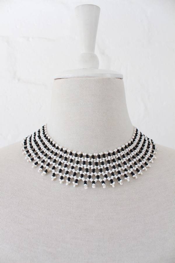 VINTAGE BLACK WHITE BEADED COLLAR NECKLACE