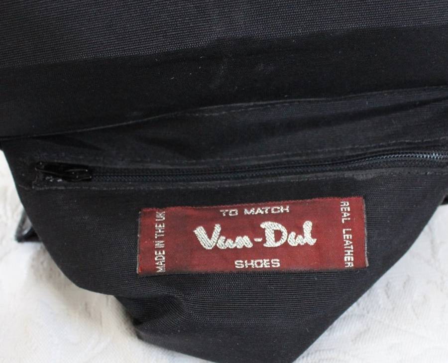 VINTAGE GENUINE LEATHER VAN DAL CROC EMBOSSED SMALL SLING BAG HANDBAG