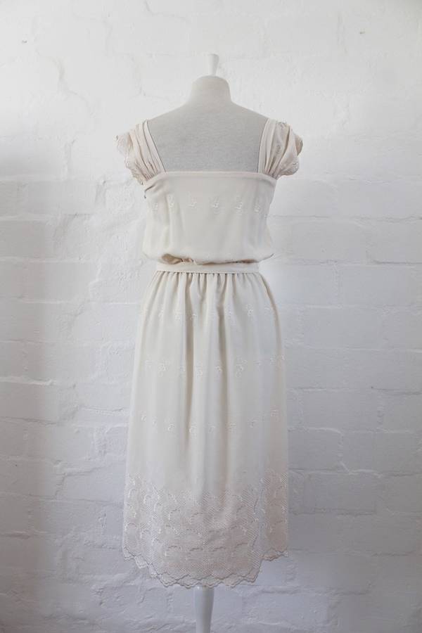 VINTAGE CREAM EMBROIDERED CAPPED SLEEVE BELTED COCKTAIL DRESS - SIZE 10