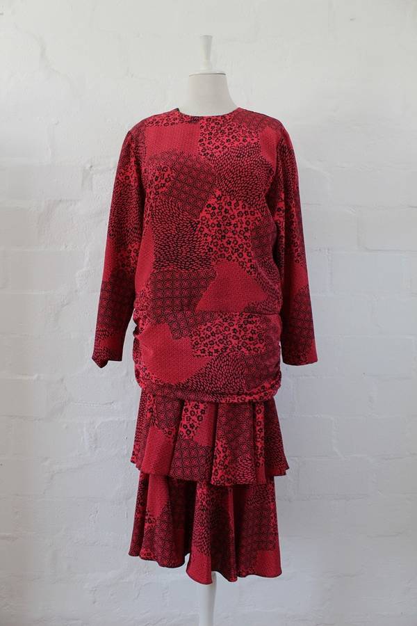 VINTAGE RED BLACK FLORAL PRINT DROP WAIST TIERED DRESS - SIZE 12