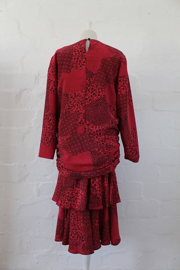 VINTAGE RED BLACK FLORAL PRINT DROP WAIST TIERED DRESS - SIZE 12