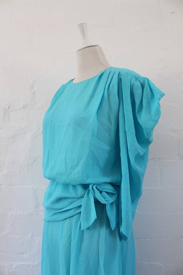 VINTAGE BLUE LONG SLEEVE COCKTAIL FORMAL DRESS - SIZE 10
