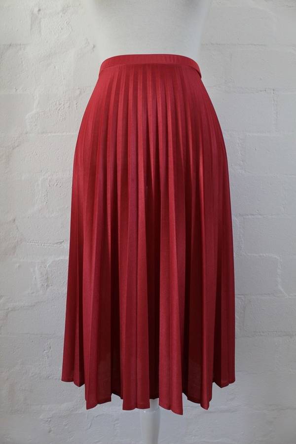 VINTAGE RED PLEATED HIGH WAIST SKIRT - SIZE 16